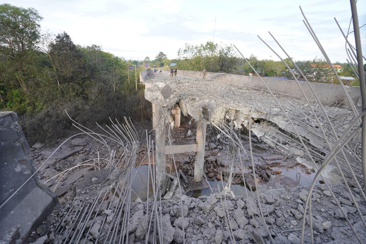 Thai air force bombs bridge in Cambodia after border troop buildup | Thaiger