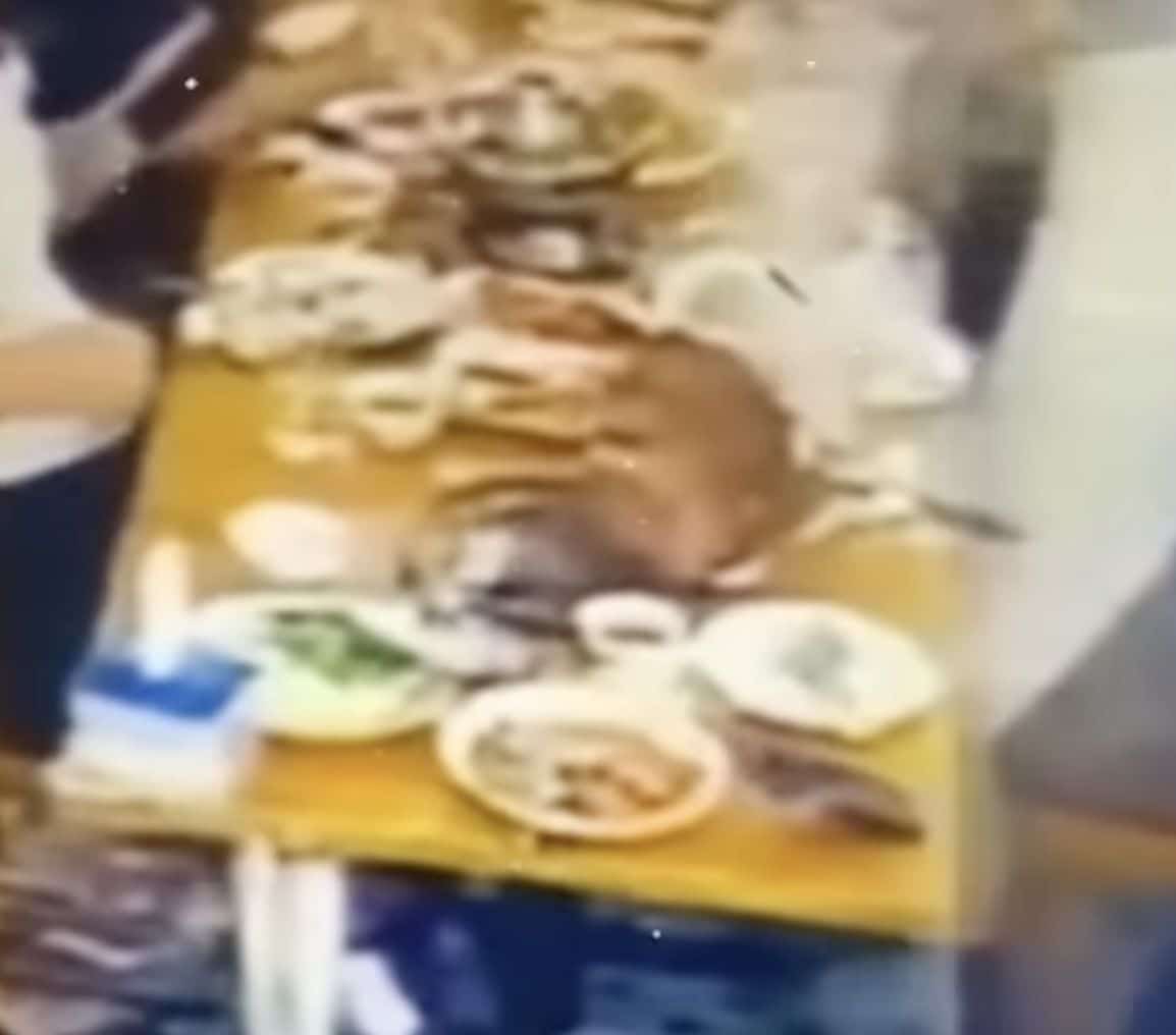 Restaurant Blames Customer for ‘Overloading Vegetables’ After Hot Pot Spill Causes Severe Burns