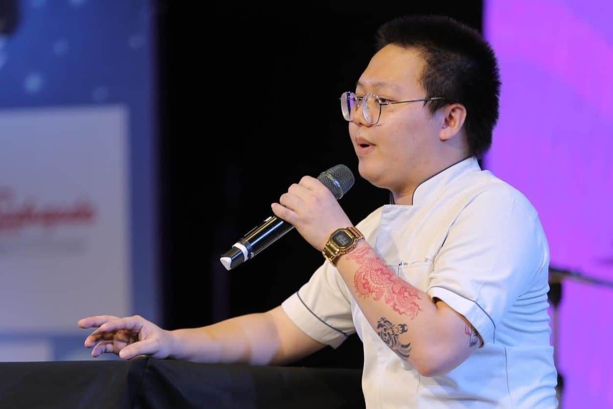 Linen, a Thai stand-up comedian, refining his craft with influences from Western comedians.