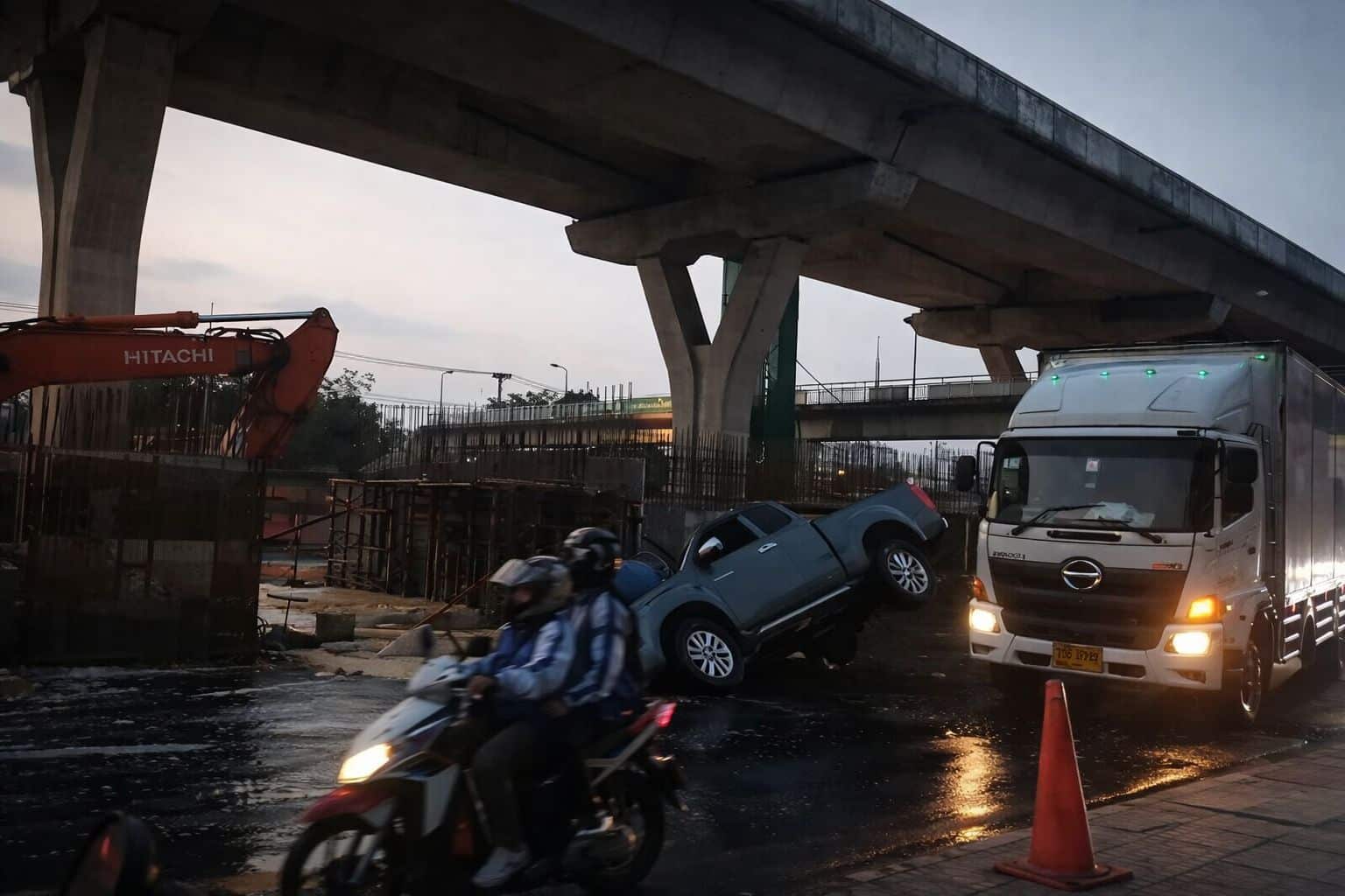 Rama 2 Road collapse overturns pickup truck in Bangkok | Thaiger