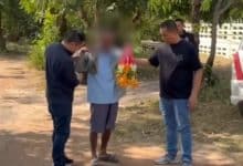 Meth dealer disguised as garland seller arrested in Roi Et | Thaiger