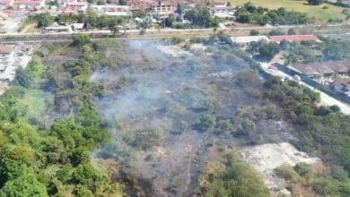 Smoke covers Pattaya as suspected arson fire scorches grassland | Thaiger