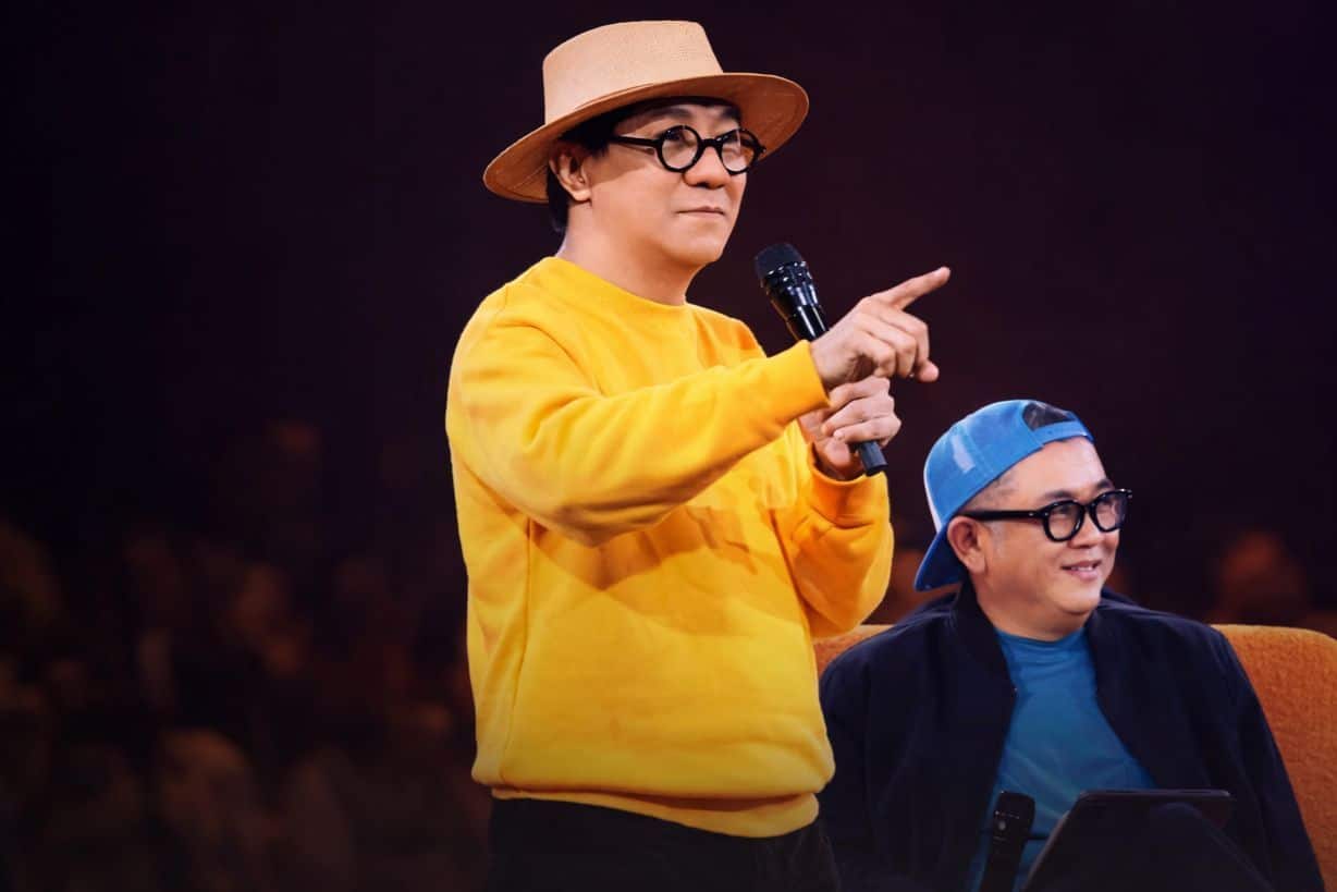 Note Udom performing stand-up comedy, showcasing his storytelling style and observational humor.