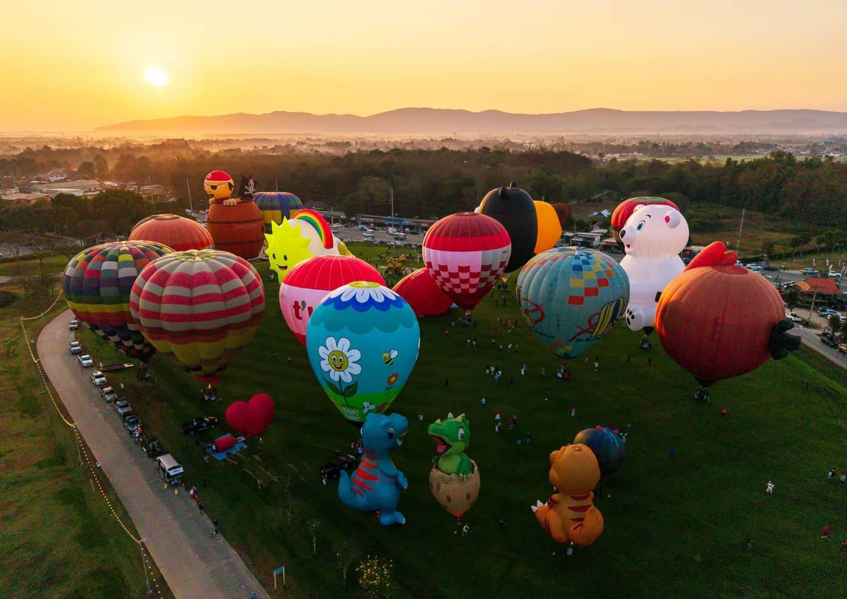 Singha Park Chiang Rai celebrates 10th anniversary of International Balloon Fiesta with grand showcase of 30+ balloons from 13 nations | News by Thaiger