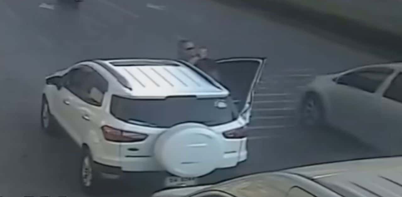 Thai police strangled in Bangkok traffic dispute, suspect still at large | Thaiger