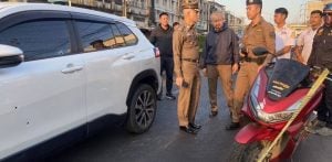 Rival students open fire on Bangkok road, injuring 2 teens and innocent woman | Thaiger