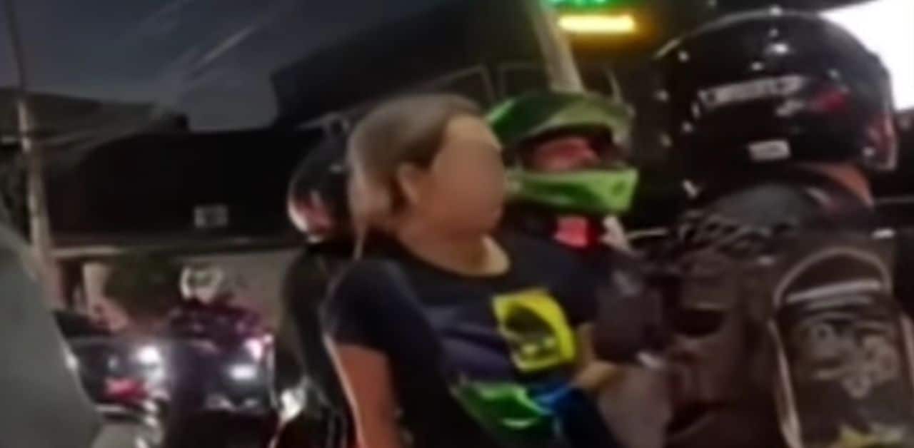 Foreign motorcyclist clashes with Thai rider during traffic jam | Thaiger