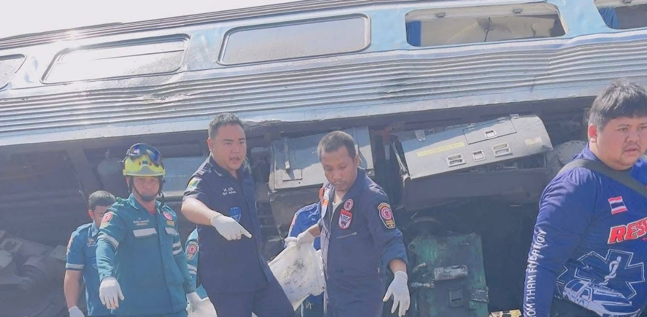 Train accident in Korat kills 32