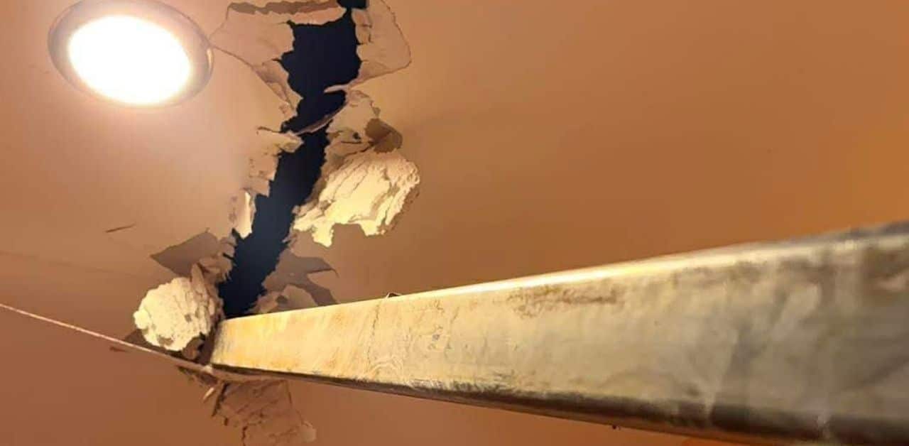 Condo crane drops iron bar on house in Phuket