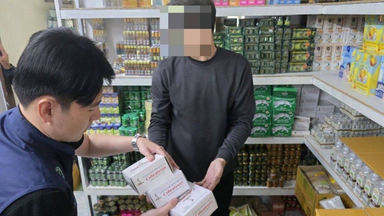 Iranian man helps wife running pharmacy without licence