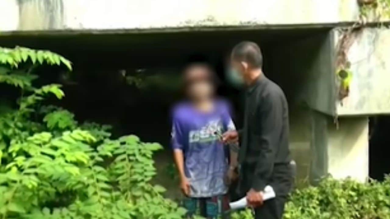 Thai children attempt to kill homeless man
