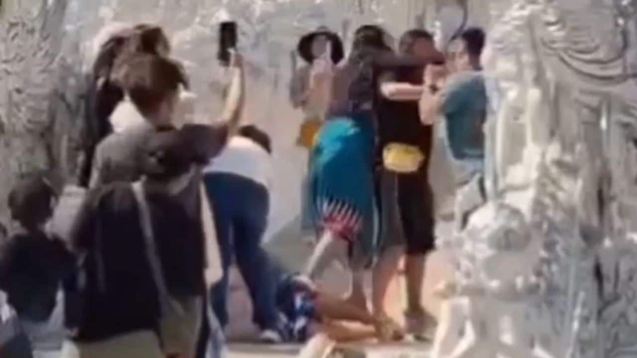 Thai Taiwanese fight at white temple Chiang Rai