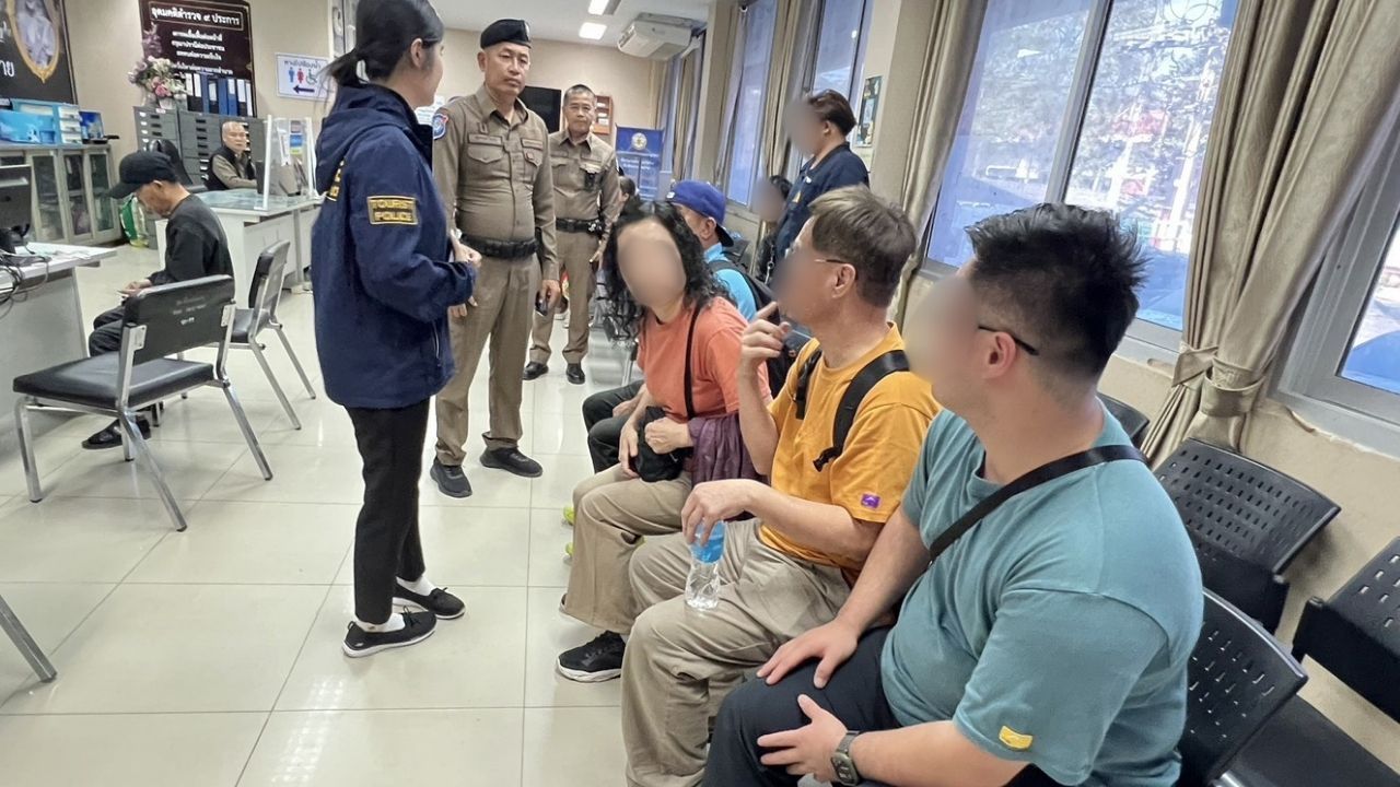 Thai and foreigners altercation in temple