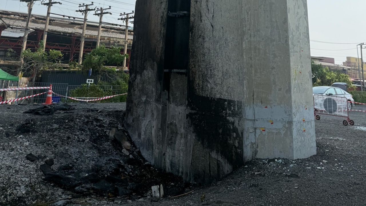 Child set off firecrackers causing fire under Bhumibol Bridge
