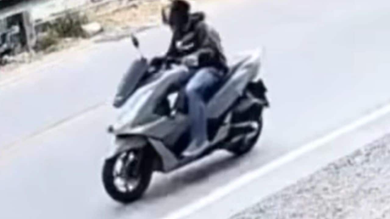 Thai man gropes women in Pattaya