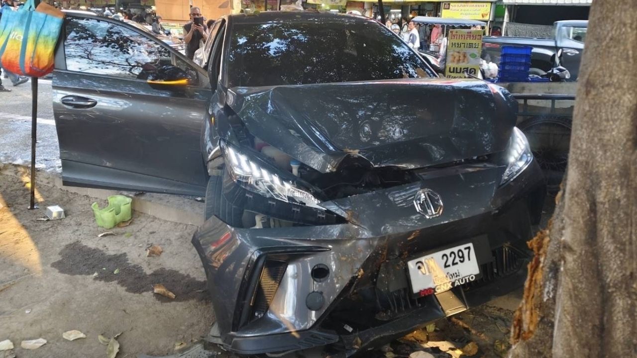 Thai and foreign women injured in Chiang Mai car accident