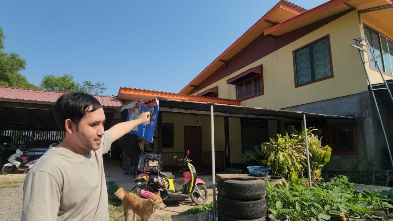 Stary bullets miss sleeping Thai man in Ayutthaya