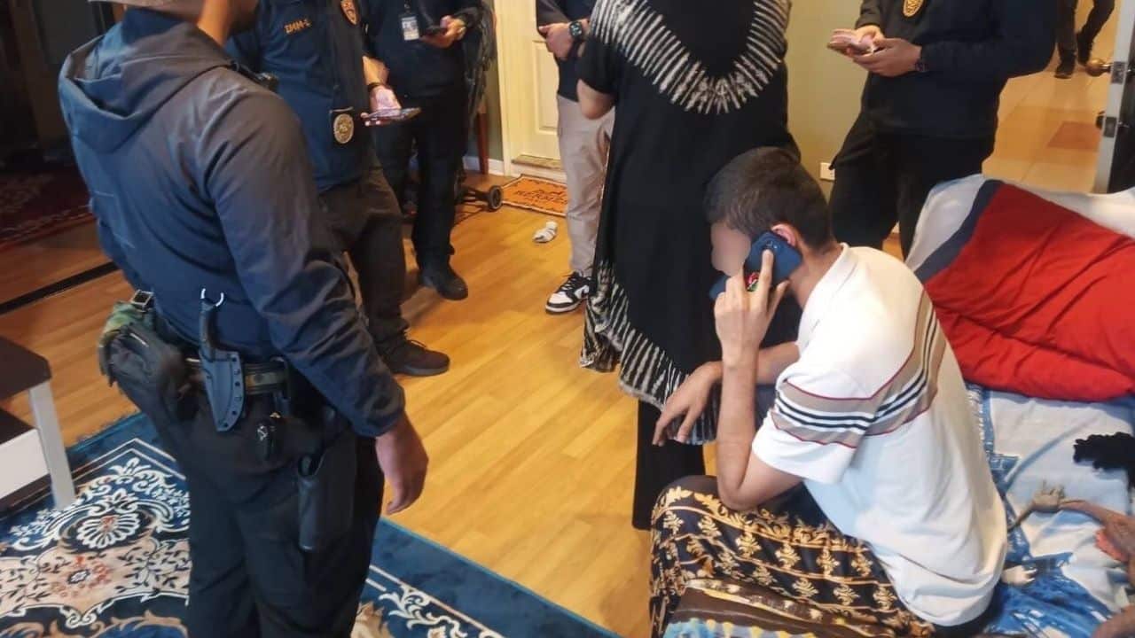 Iranian man steals from Chinese victim in Bangkok MRT station