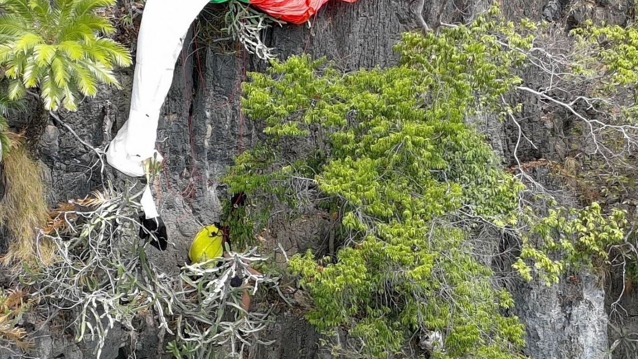 British rescued from Krabi cliff after paragliding accident