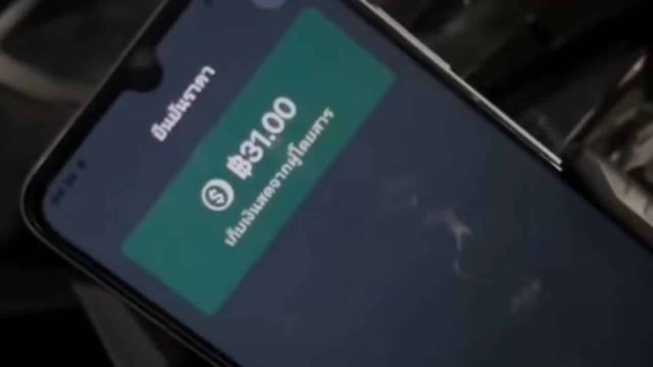 Thai taxi driver and 2 Russians argue over transport fare