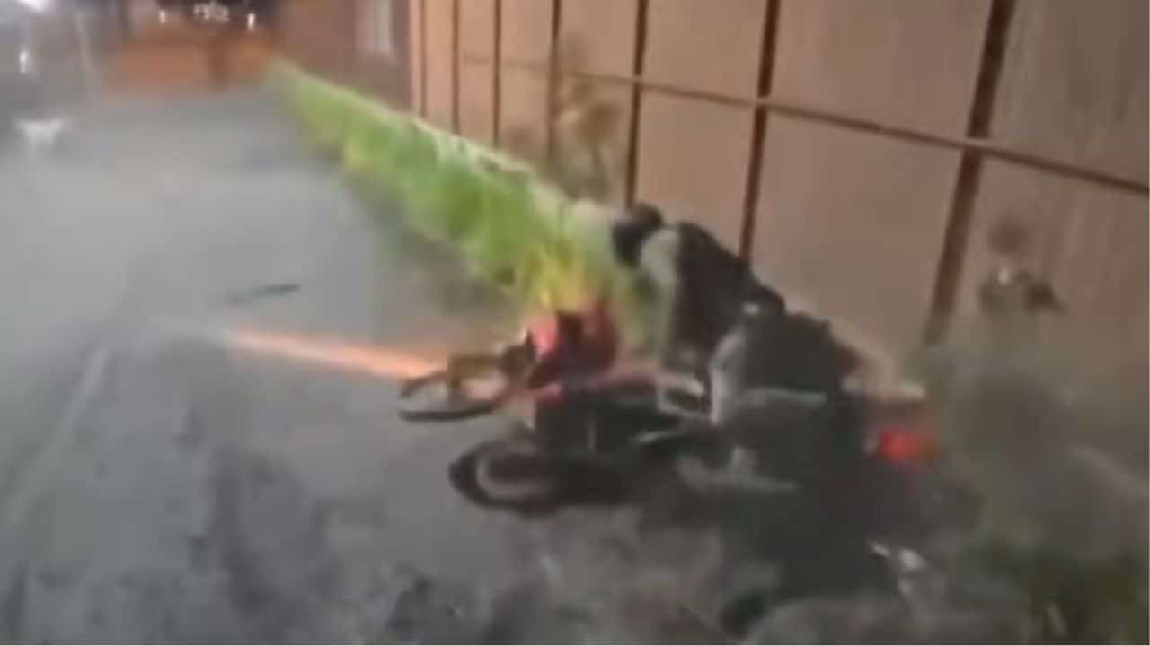 Drug suspect continue fleeing even if girlfriend falls off bike