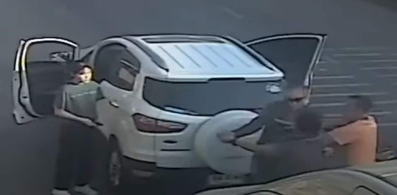 Road dispute leads police officer to be strangled