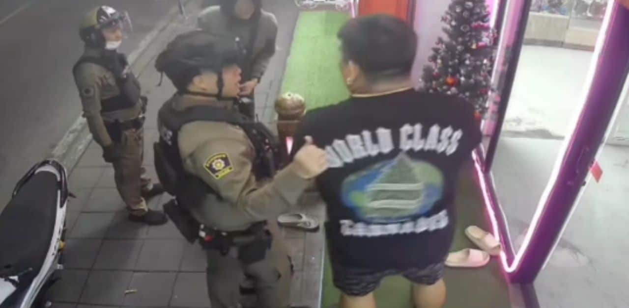 Thai attack cambodian bangkok