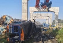 At least 4 killed after crane collapses onto train in Nakhon Ratchasima | Thaiger