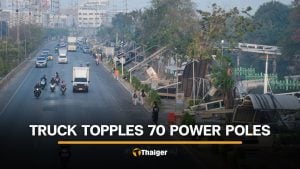 Truck snags wires and pulls down 70 power poles in Samut Prakan | Thaiger