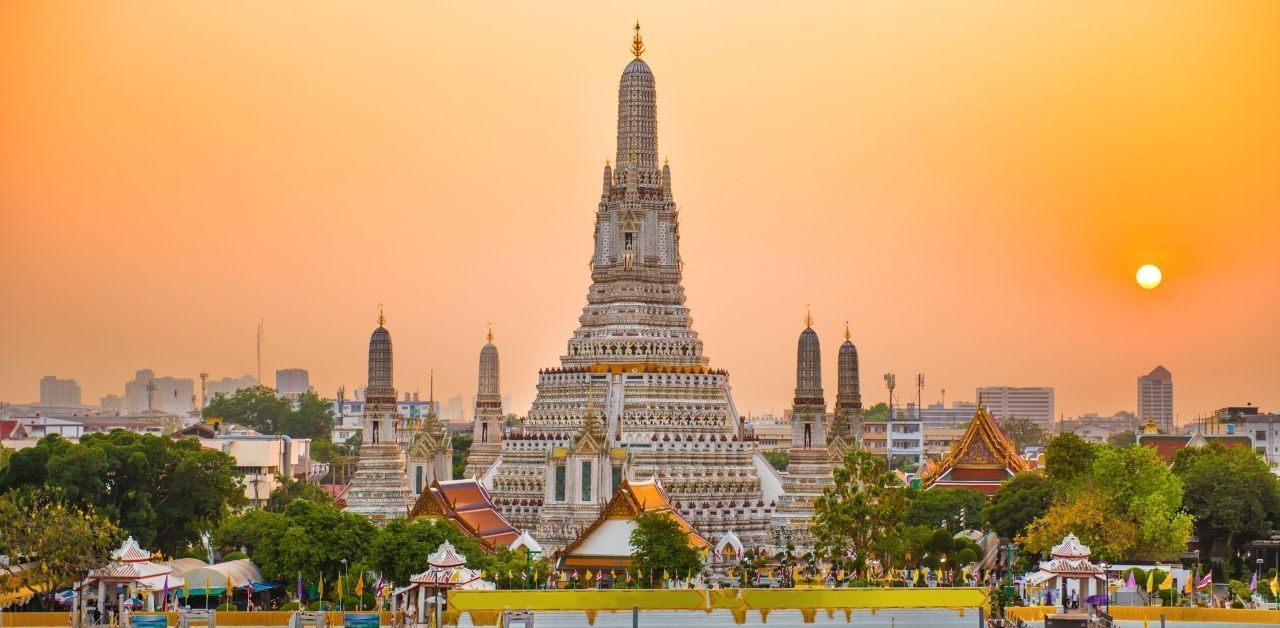 Wat Arun issues apology, tightens rules for photographers after complaints | Thaiger