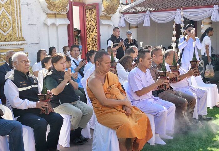 Annual Wat Phra That Phanom festival unites Thai and Lao devotees | News by Thaiger