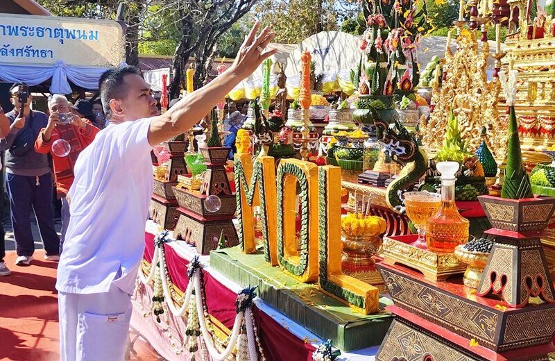 Annual Wat Phra That Phanom festival unites Thai and Lao devotees | News by Thaiger