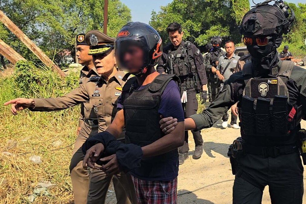 Taxi robbery suspect arrested after knife attack under bridge | Thaiger