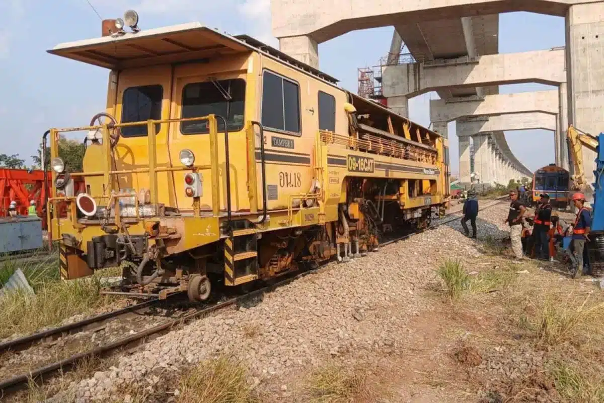 Train services resume after fatal crane collapse in Thailand | Thaiger