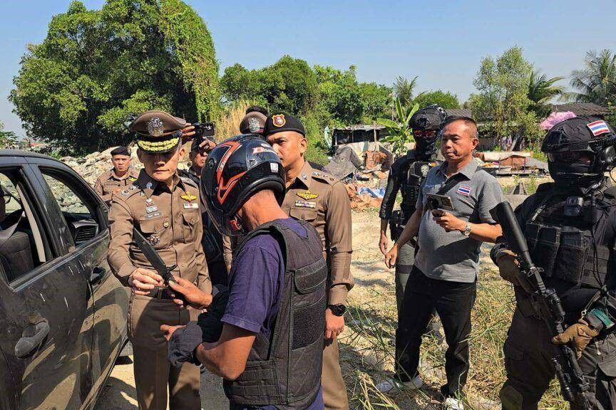 Taxi robbery suspect arrested after knife attack under bridge | News by Thaiger