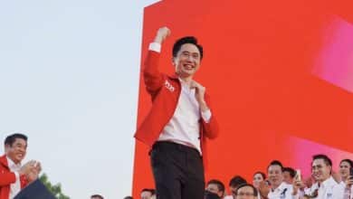 Pheu Thai pledges to top up income to 3,000 Baht for vulnerable Thais | Thaiger