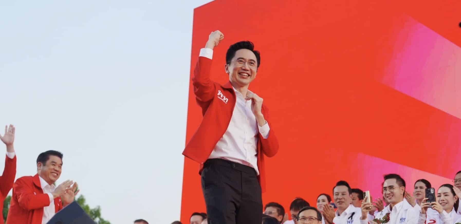 Pheu Thai pledges to top up income to 3,000 Baht for vulnerable Thais | Thaiger