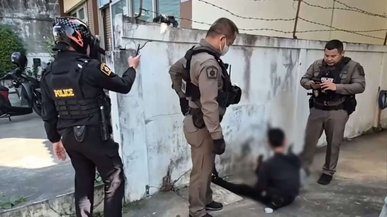 Police arrest man for public meth use in Udon Thani, opposite senior officer’s home