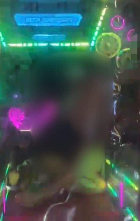 Screenshot of foreign couple caught on video in tuk tuk on Patong Hill, Phuket