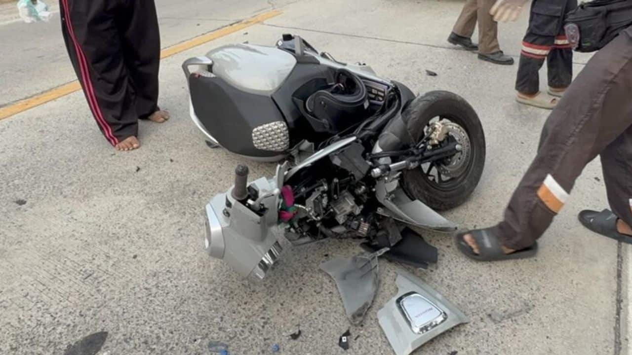 Damaged car and overturned motorcycle at Sai Noi crash scene