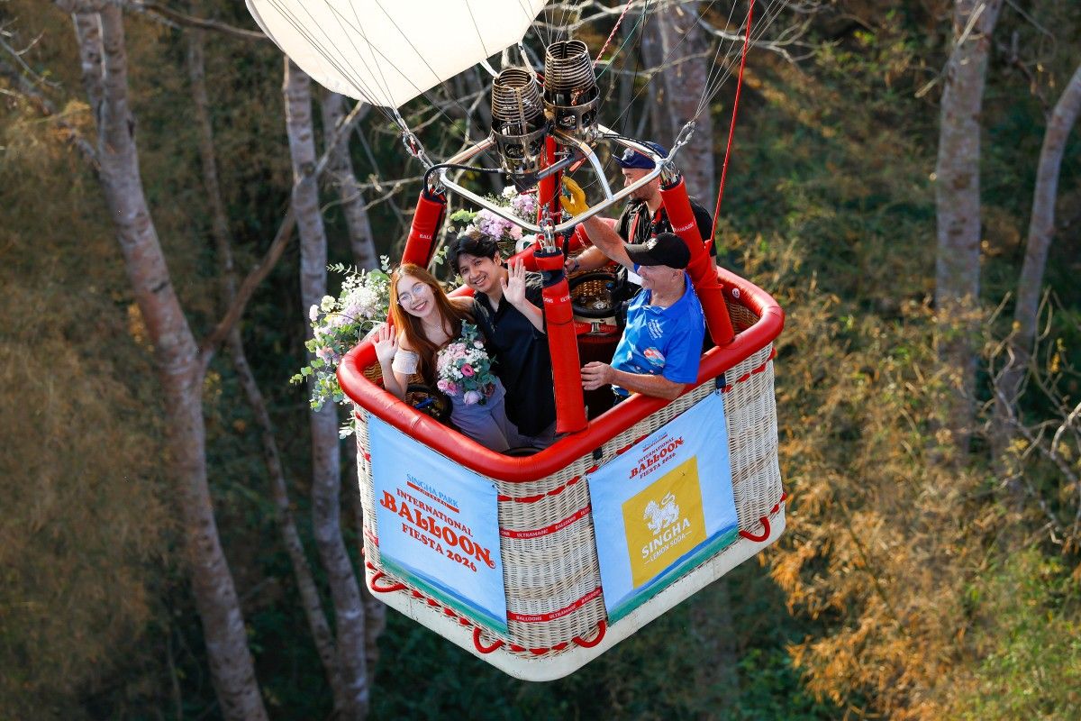 Valentine’s vows take to the skies for 14 couples at Singha Park’s Balloon Fiesta 2026 | Thaiger
