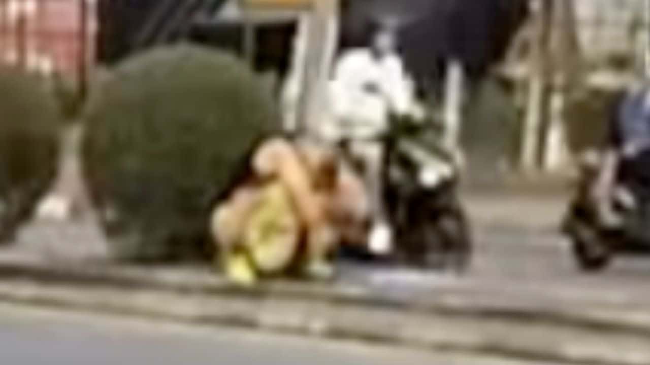 Russian defecates on Pattaya road