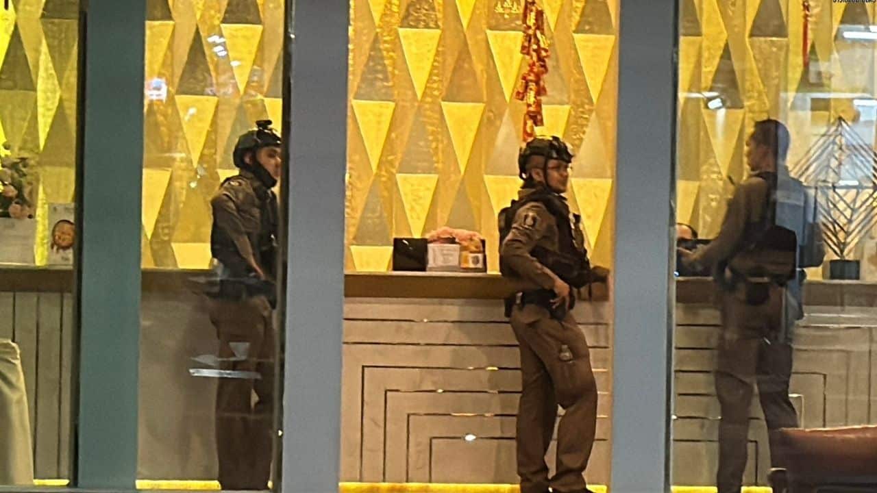 Chinese man falls off Pattaya hotel