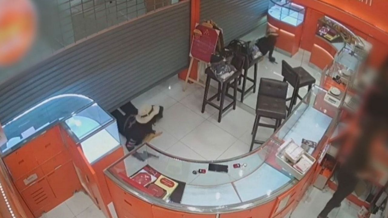 Gold robbery mall in Sukhumvit 50 Bangkok