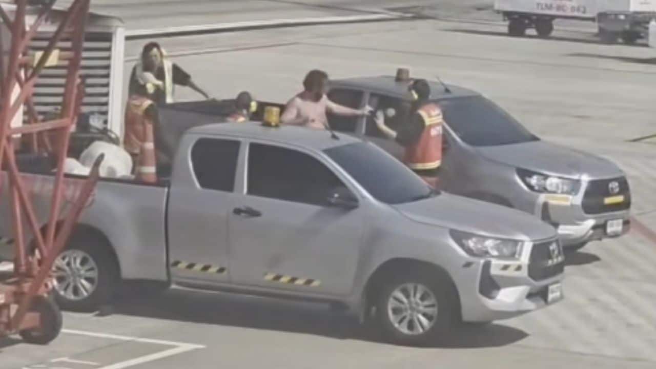 Russian jumps off plane at Don Mueang Airport