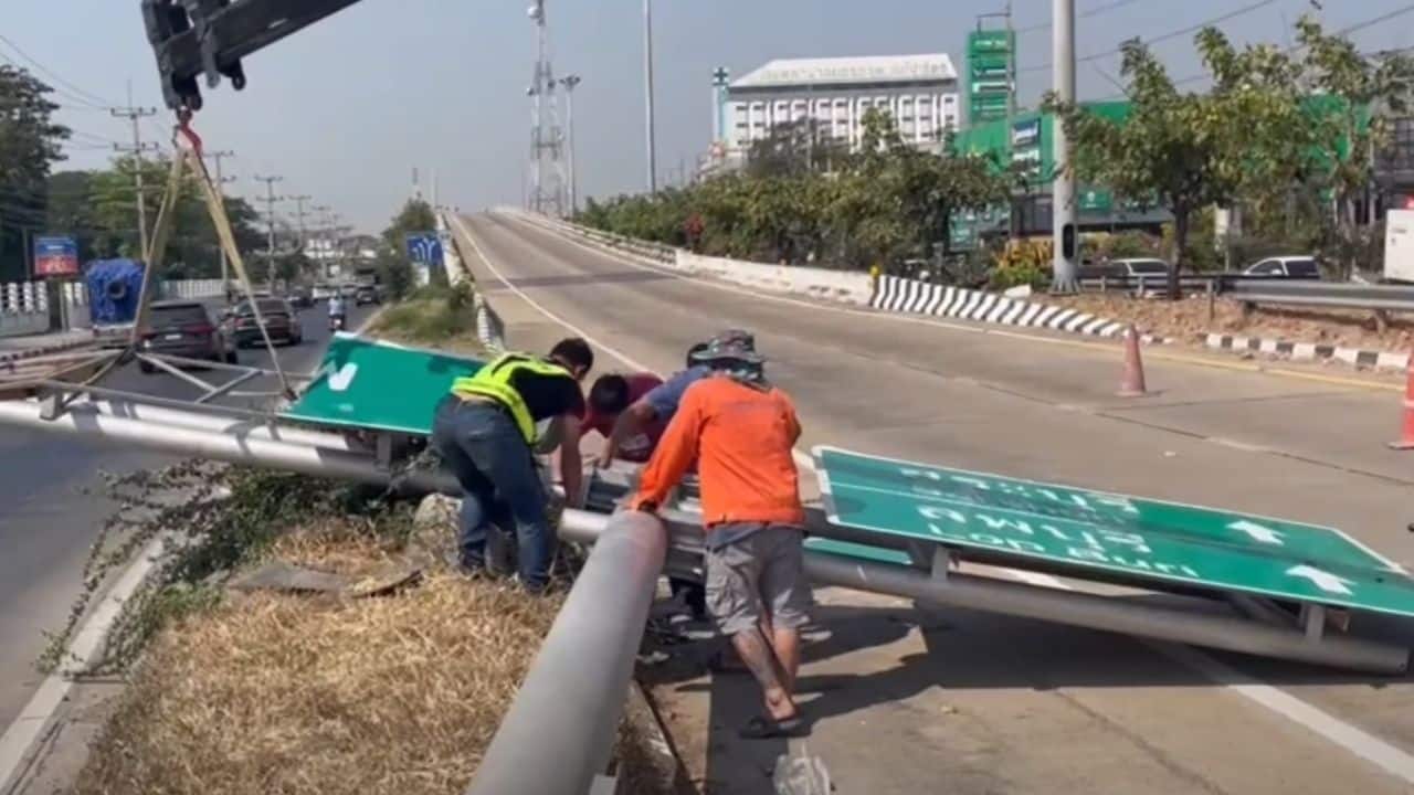 Saraburi traffic sign falls on motorcycle injuring three