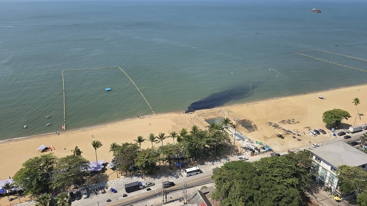 Construction contractor release wastewater into sea in Pattaya