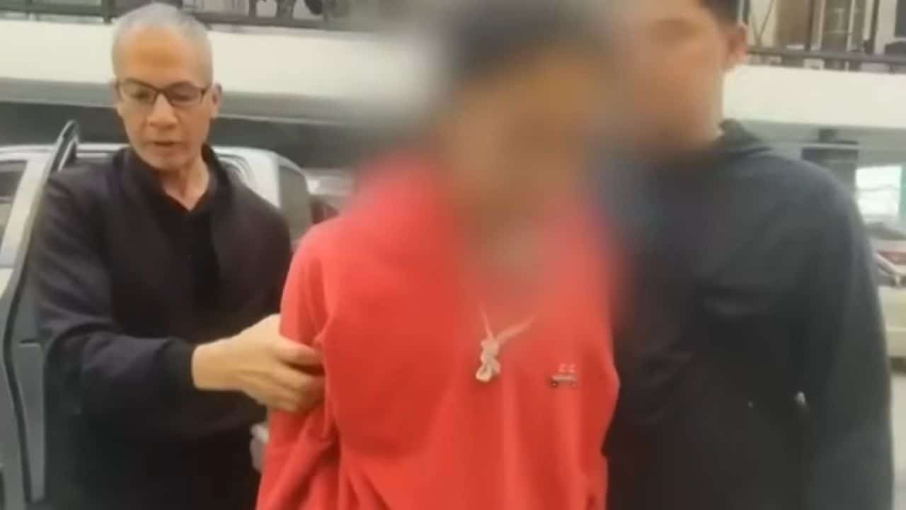 Teen kills neighbour for having affair with his mother