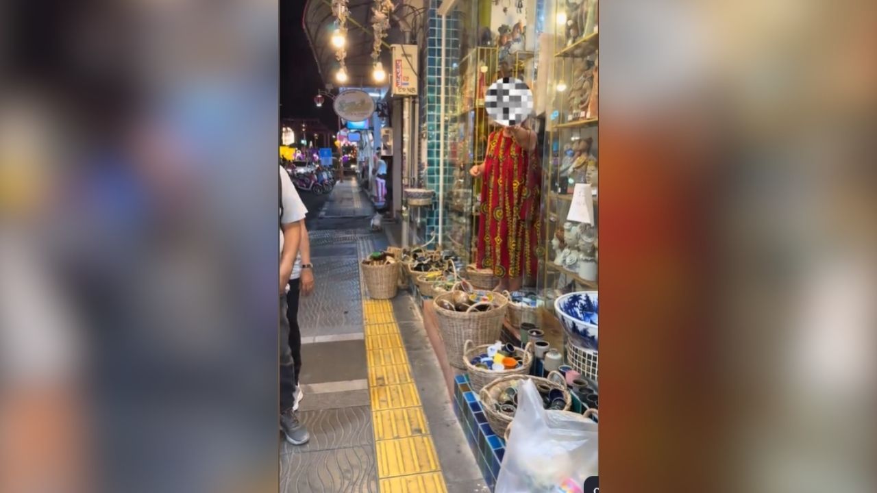 Thai shop owner racist act against Chinese tourist