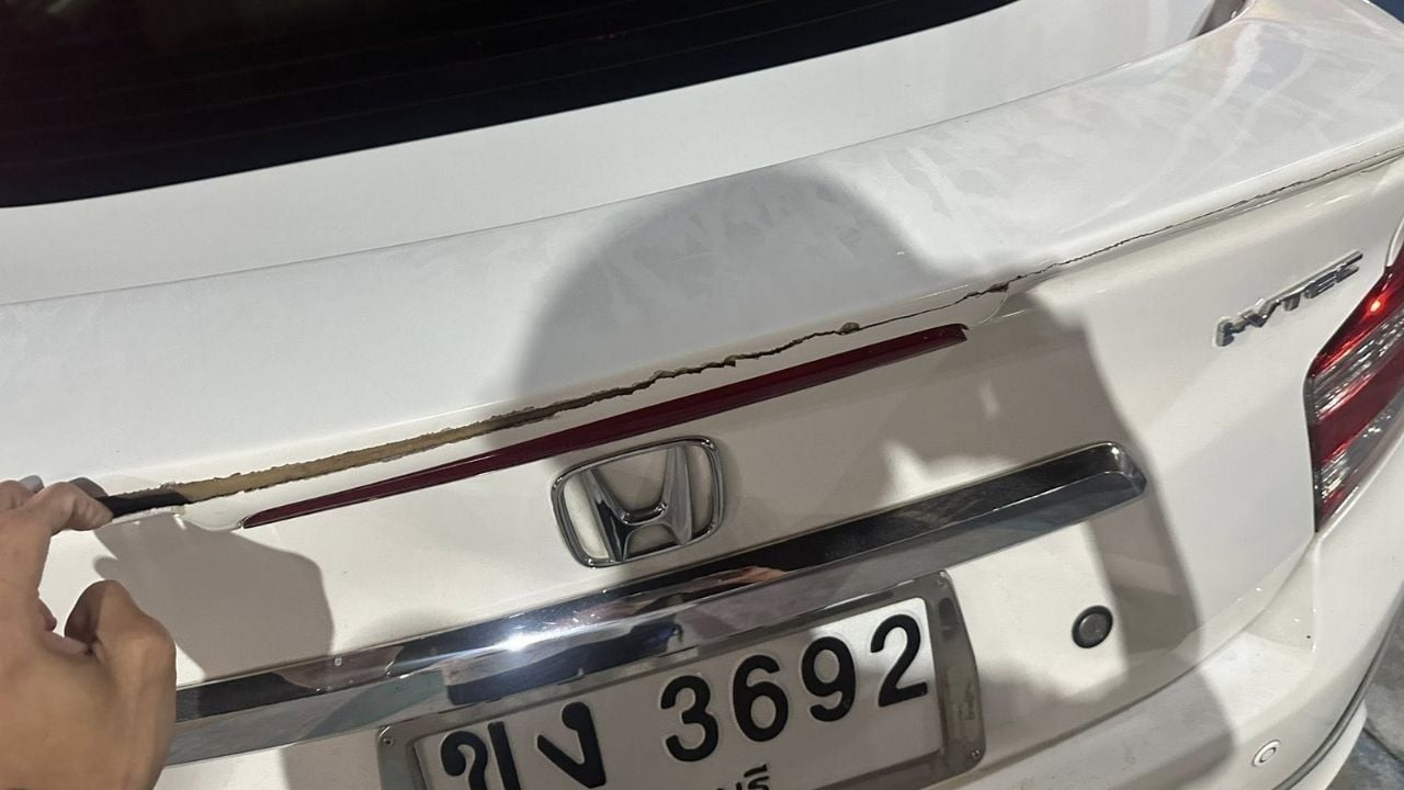 Thai Bolt driver demands compensation from foreigners who damage his car